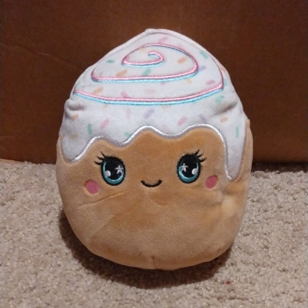 Squishmallows Cinnamon Roll Plush